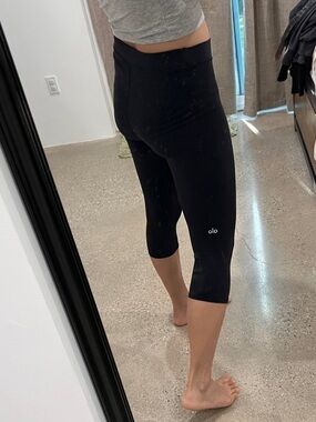 ALO Yoga Women's Black Cropped Performance Leggings *washwear